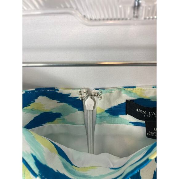Ann Taylor Geometric Pattern Pencil Skirt size 0 - Picture 3 of 6